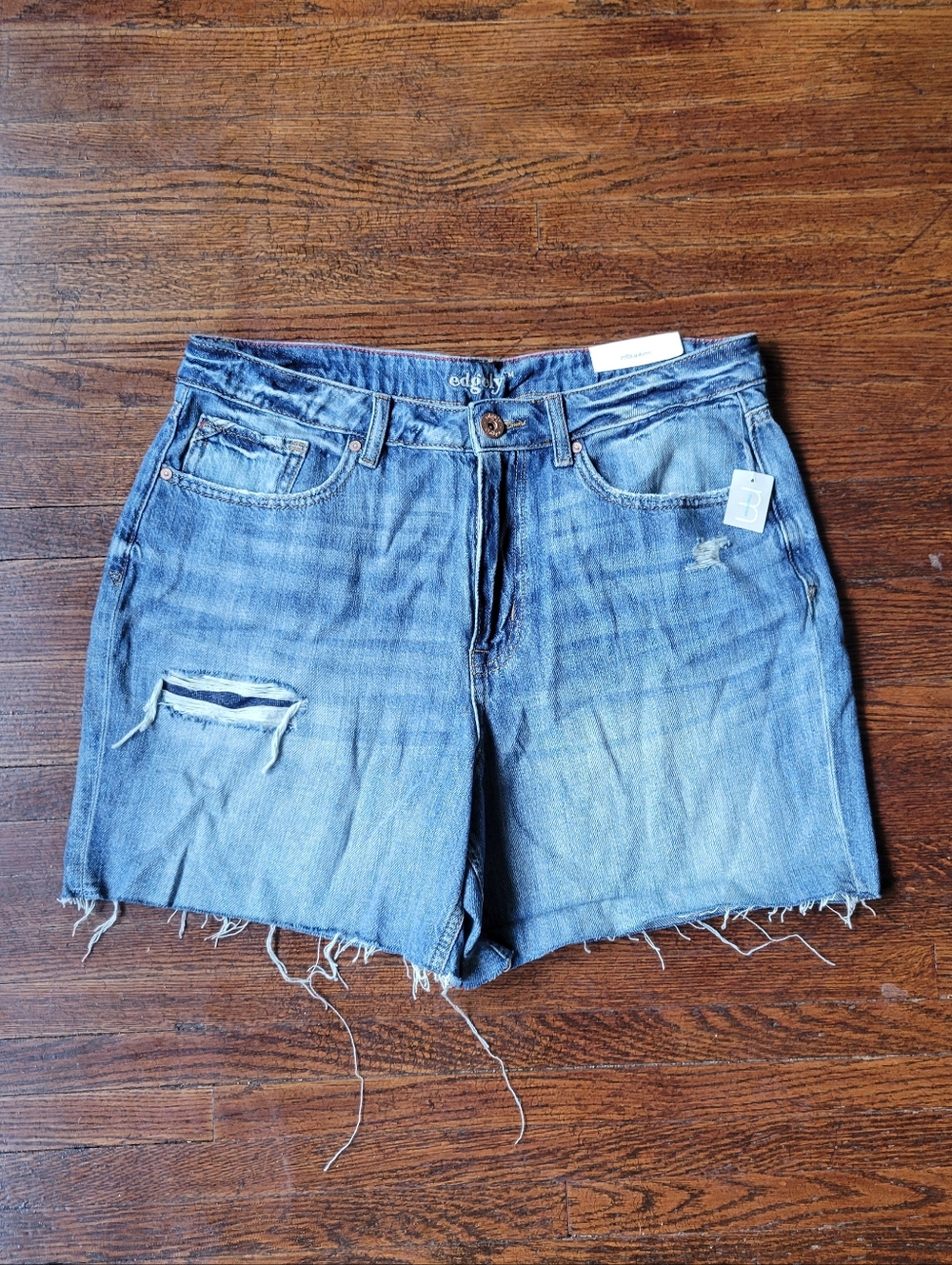 Maurices High Rise Denim Shorts Womens 16 Medium Wash Stretch Distressed NWT